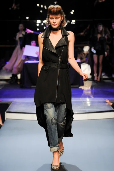 Look 7